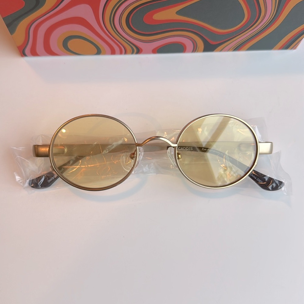 Caddis Uripiter blue light reading glasses in Matte gold and yellow lens 1.0 - Picture 5 of 10
